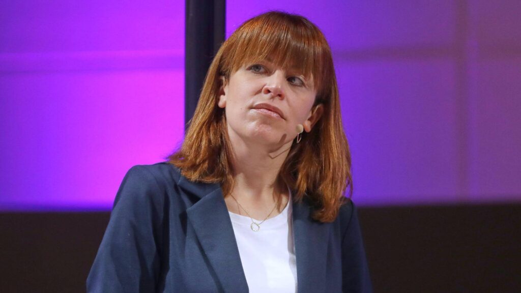 Julia Reuschenbach Augen: Ein Blick auf die Politikwissenschaftlerin